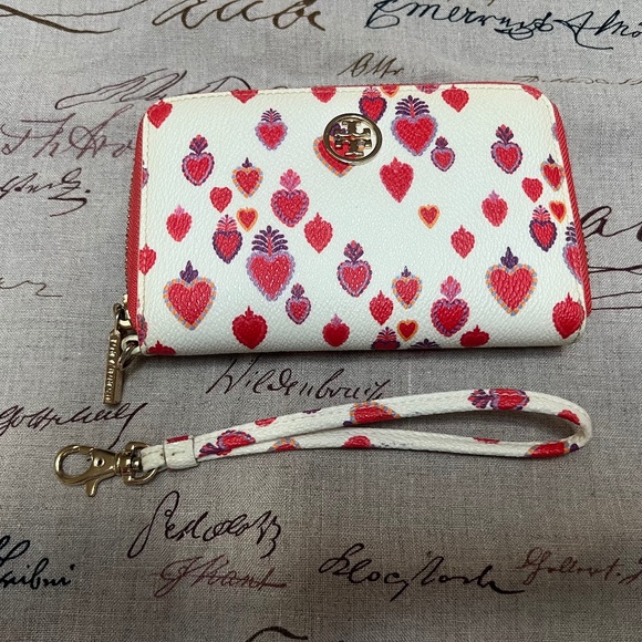 Tory Burch Handbags - Tory Burch Red Heart printed Wallet Wristlet